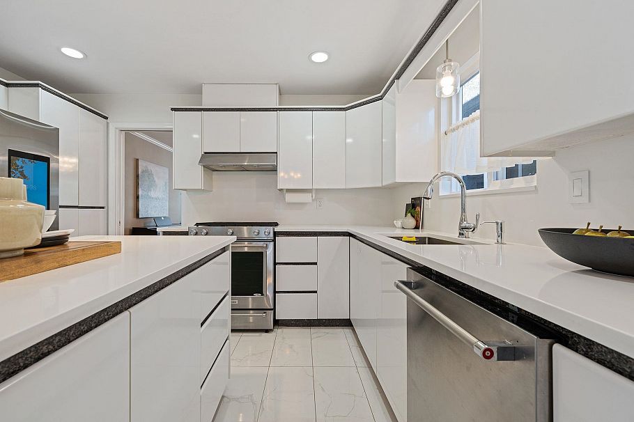 1154 Harold Road North Vancouver, BC - 7