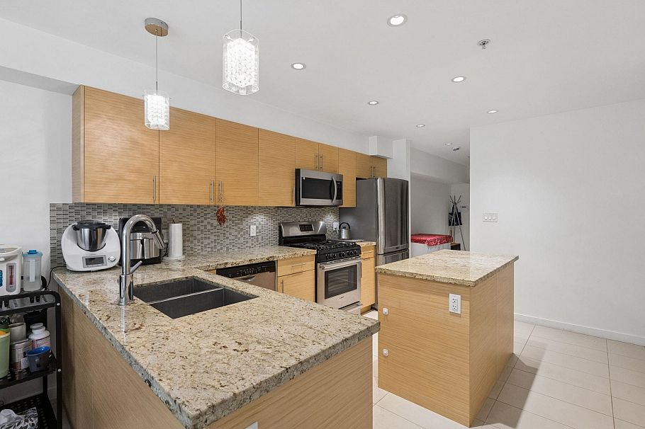 204 2832 Capilano Road North Vancouver, BC - 10