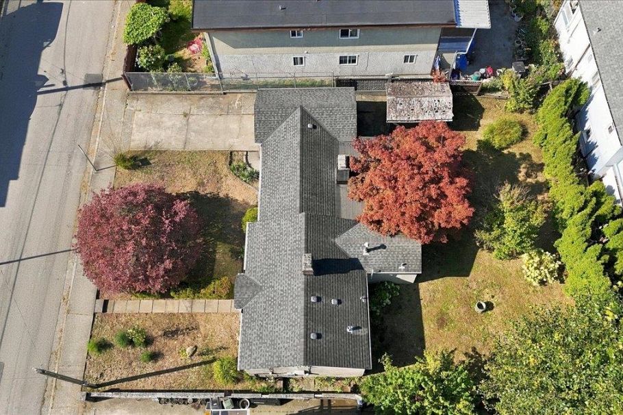 2219 E 25th Avenue Vancouver, BC - 3