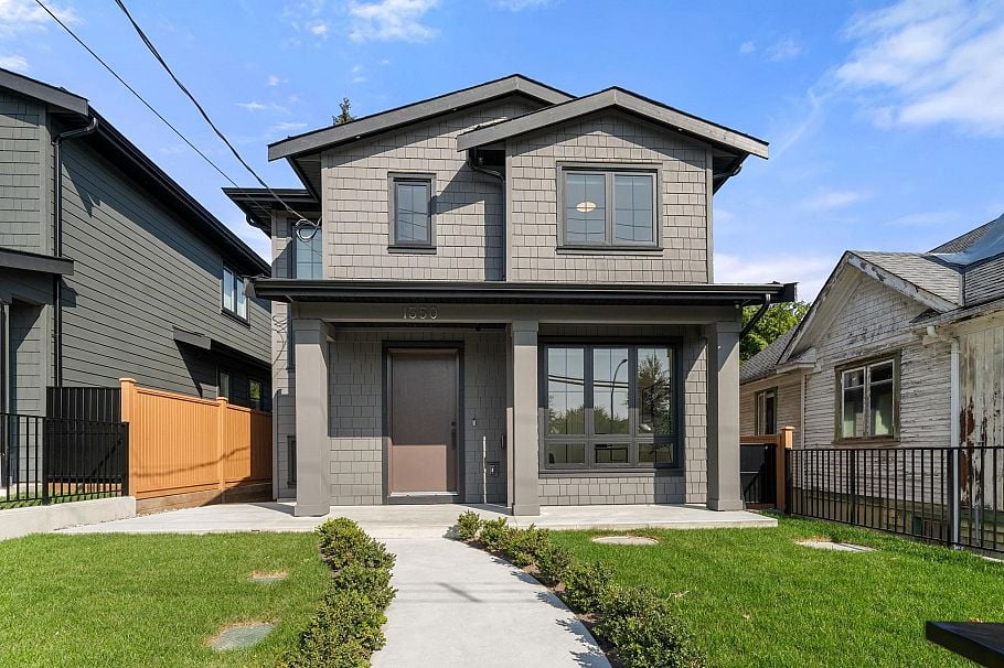 1350 Ross Road North Vancouver, BC - 1