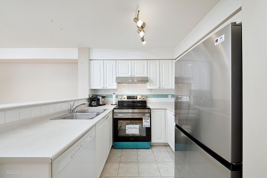 301 8989 Hudson Street Vancouver, BC - 5