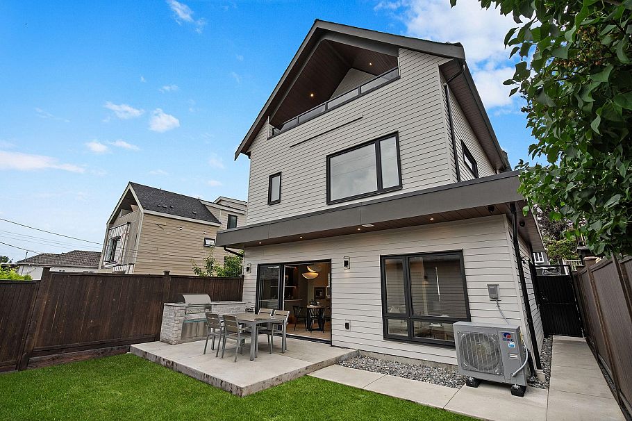 2 2211 William Street Vancouver, BC - 3
