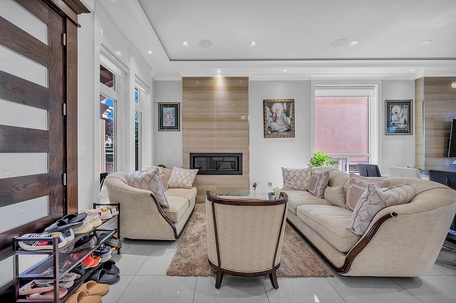 768 E 58th Avenue Vancouver, BC - 5
