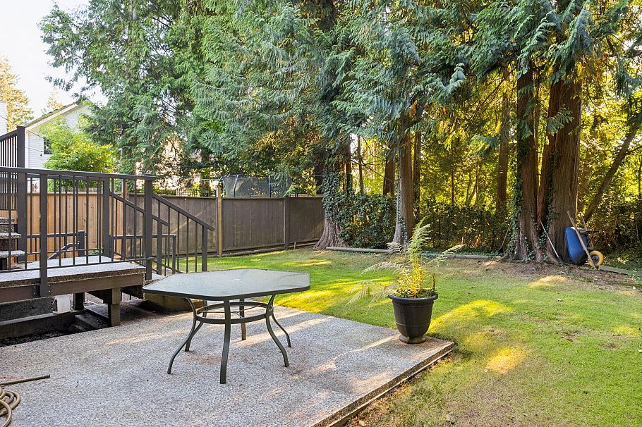 2102 Kirkstone Place North Vancouver, BC - 36