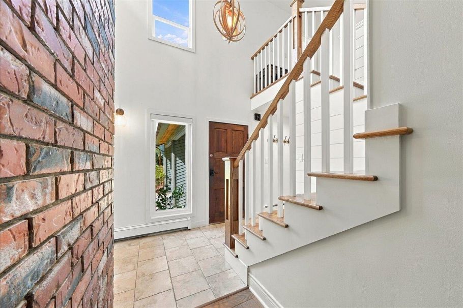 4151 Fircrest Place North Vancouver, BC - 3