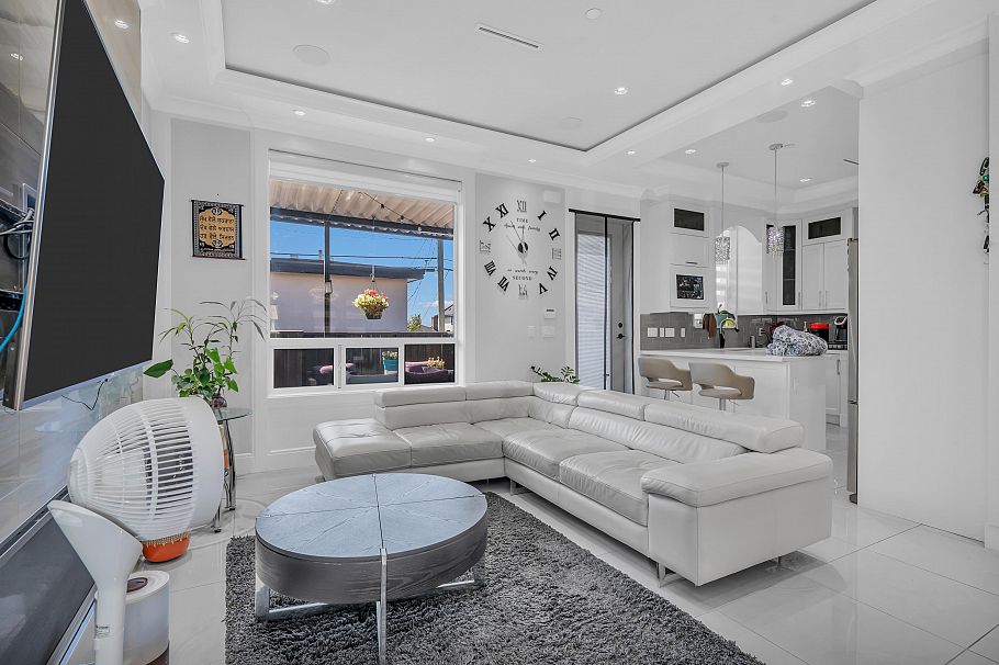 768 E 58th Avenue Vancouver, BC - 7