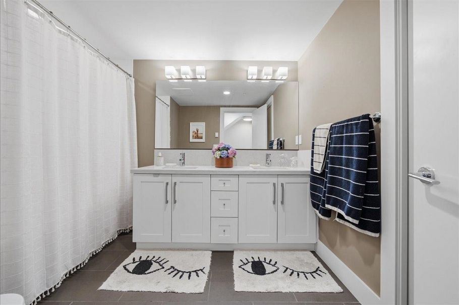 5743 St George Street Vancouver, BC - 19