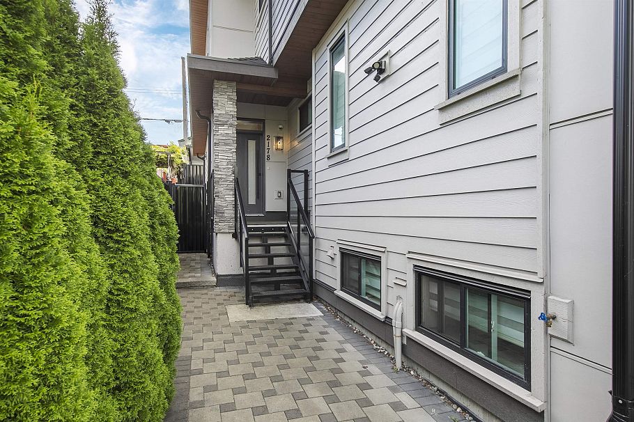 2178 Renfrew Street Vancouver, BC - 2