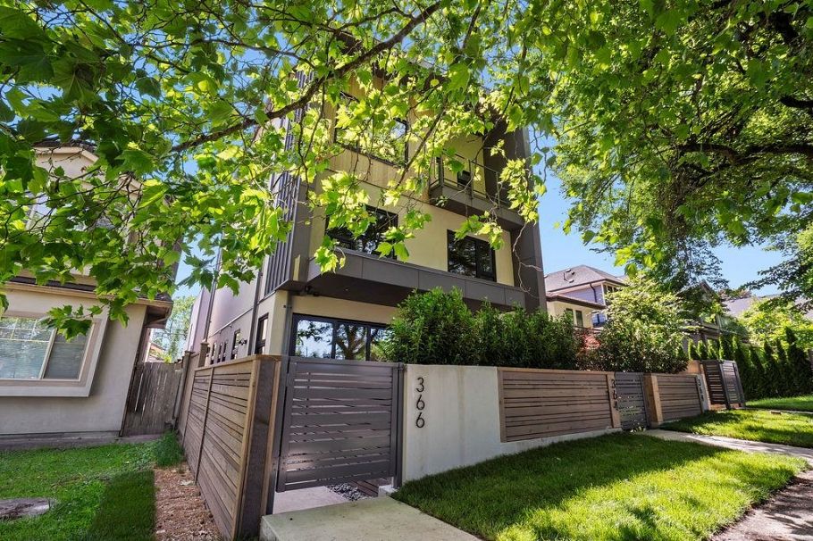 366 E 23rd Avenue Vancouver, BC - 2