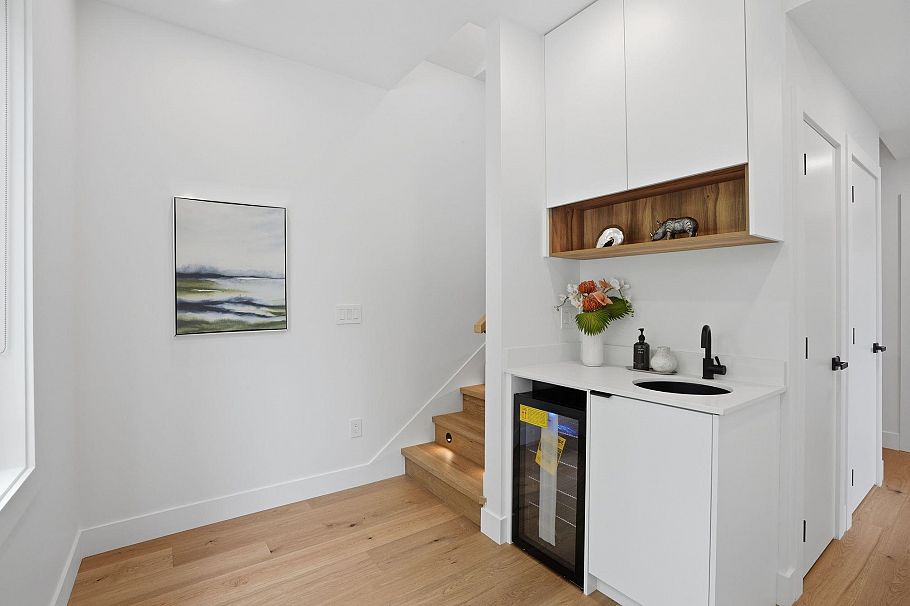 1 2438 E 20th Avenue Vancouver, BC - 24