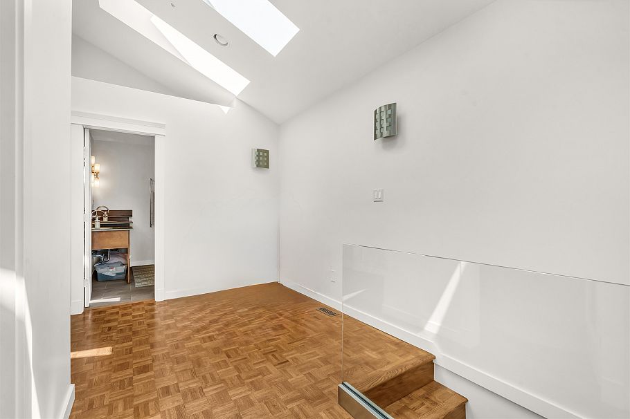 517 Atlantic Street Vancouver, BC - 11