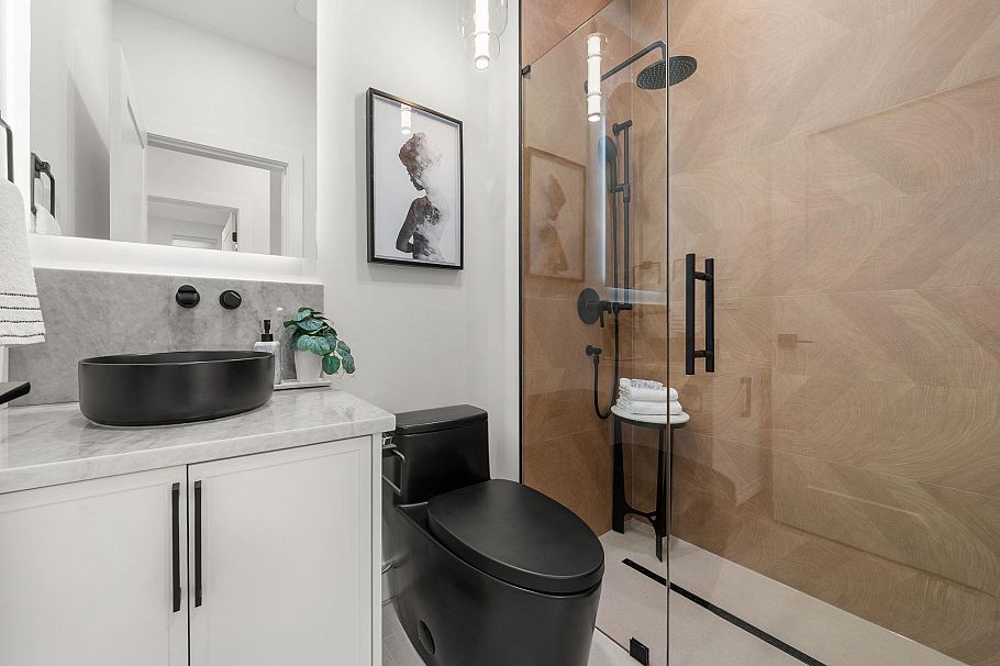 1350 Ross Road North Vancouver, BC - 30