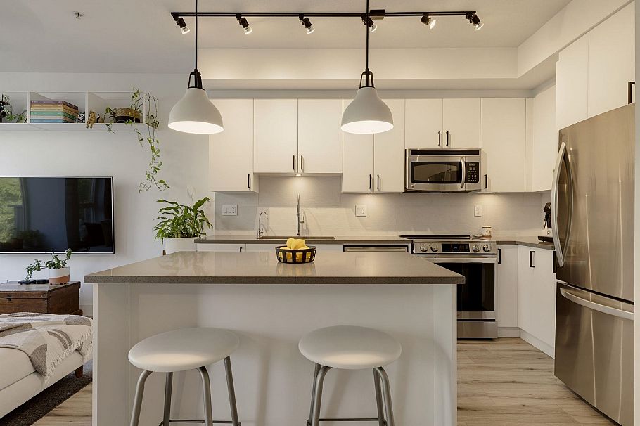 234 735 W 15th Street North Vancouver, BC - 5