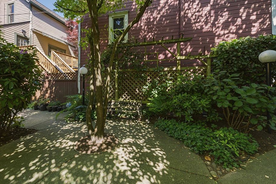 1073 E Pender Street Vancouver, BC - 34