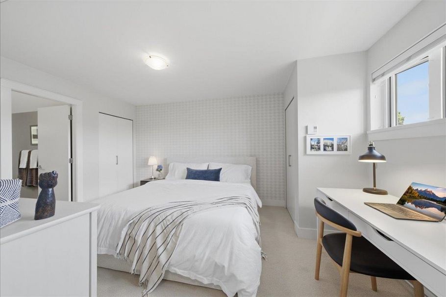 5743 St George Street Vancouver, BC - 23