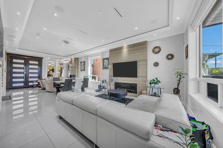 768 E 58th Avenue Vancouver, BC - 8