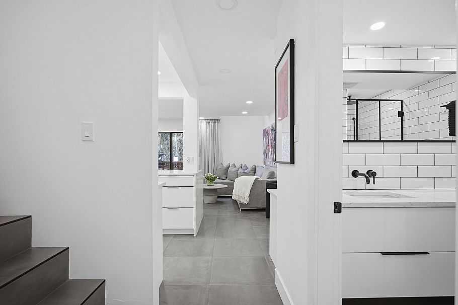 3321 Mountain Highway North Vancouver, BC - 18