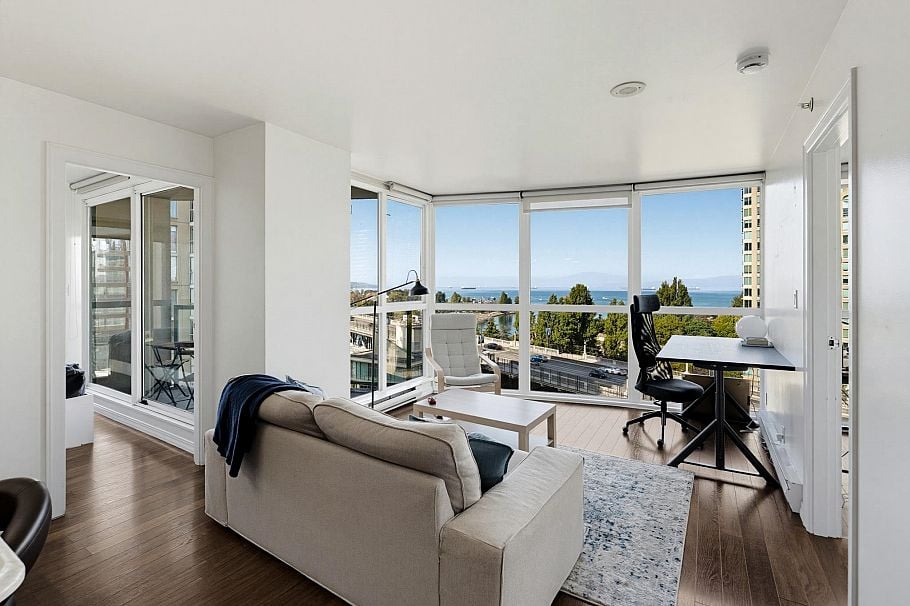 1401 907 Beach Avenue Vancouver, BC - 1
