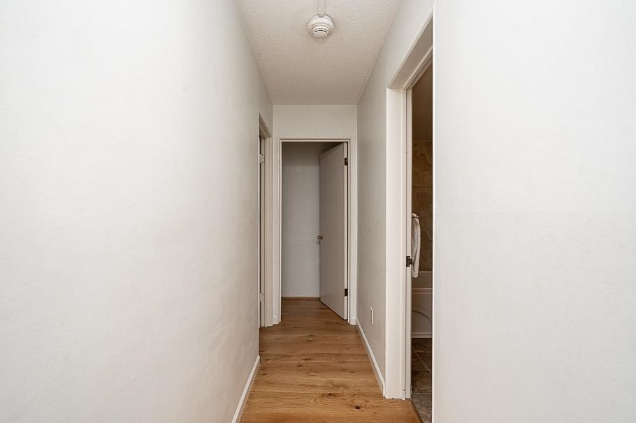 106 235 E 13th Street North Vancouver, BC - 25