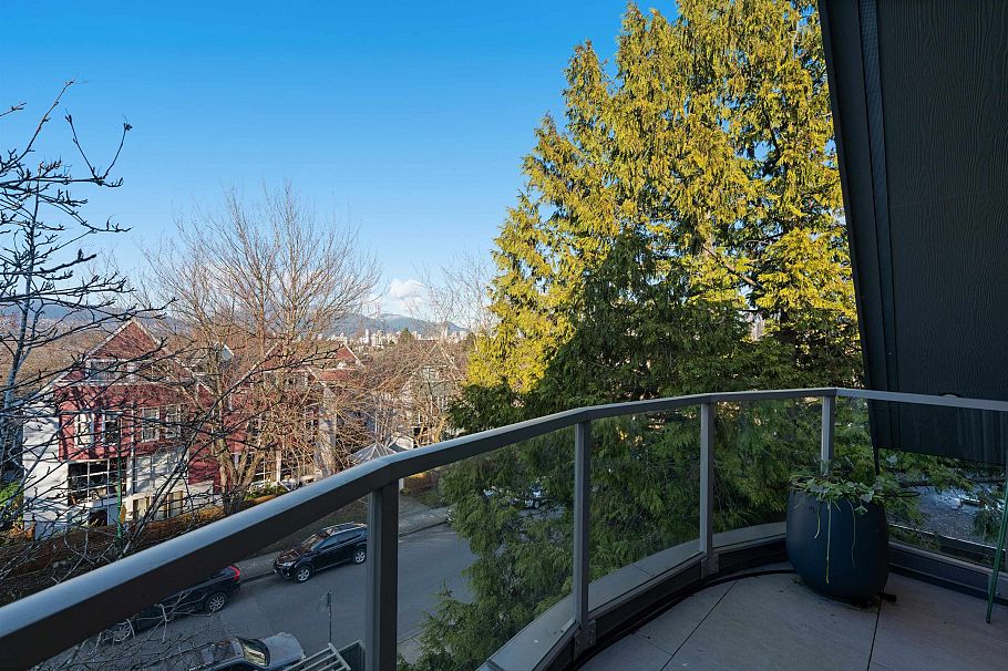 2142 W 1st Avenue Vancouver, BC - 32
