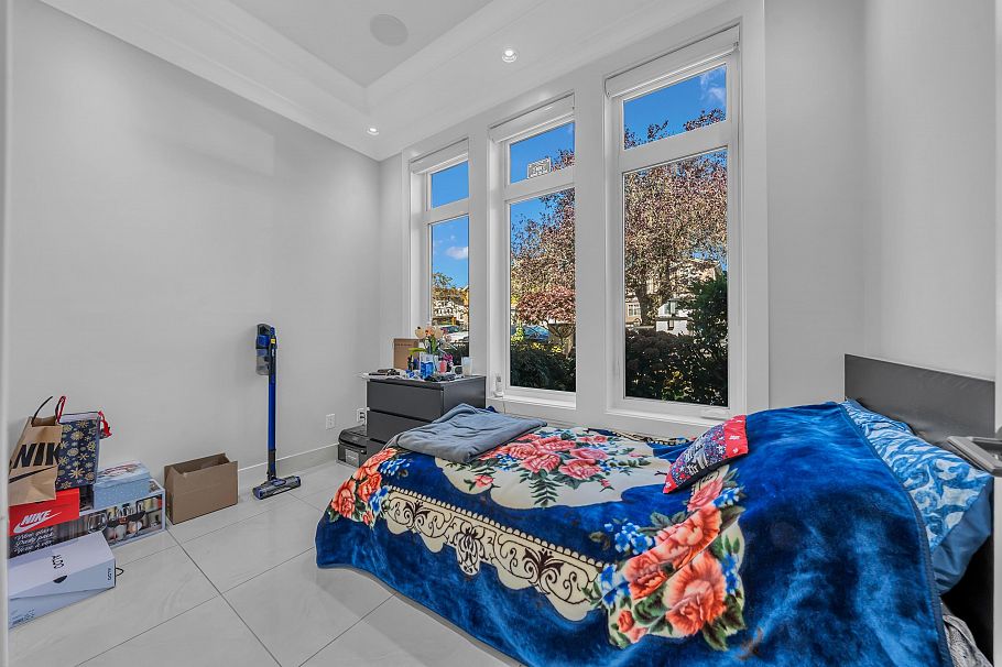768 E 58th Avenue Vancouver, BC - 30