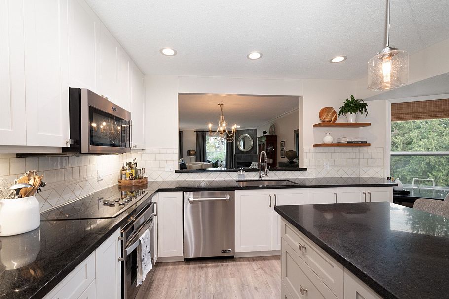 706 1500 Ostler Court North Vancouver, BC - 6