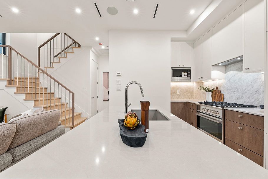 1 2735 Eton Street Vancouver, BC - 20