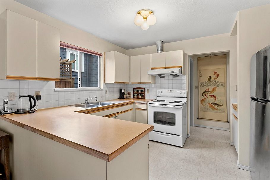 1678 E 13th Avenue Vancouver, BC - 10