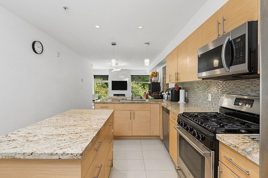 204 2832 Capilano Road North Vancouver, BC - 14