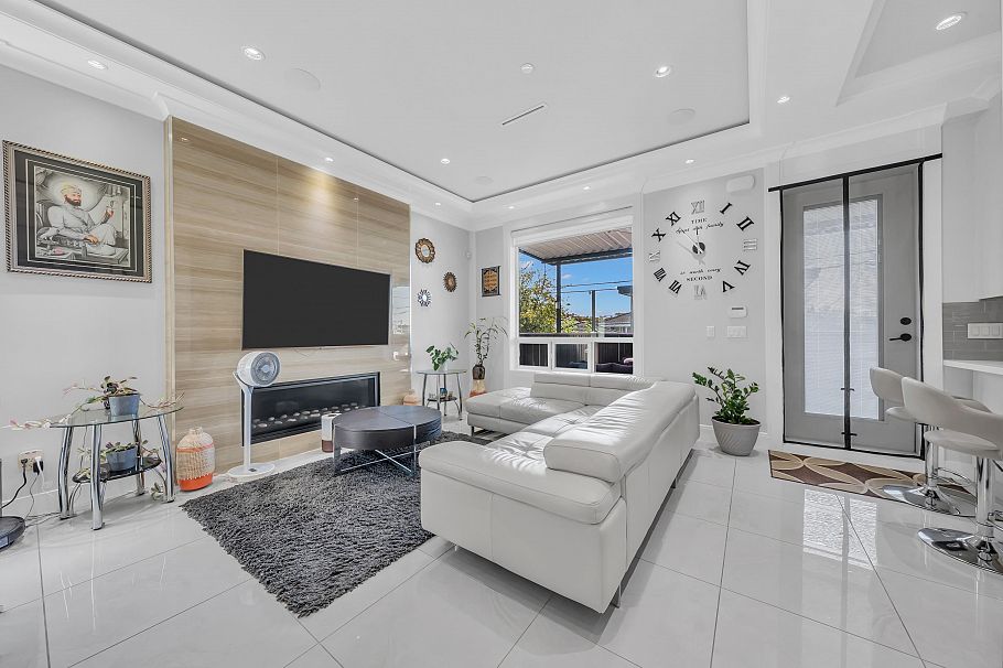 768 E 58th Avenue Vancouver, BC - 9