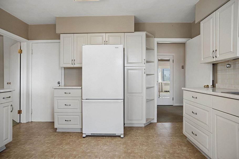 657 E Keith Road North Vancouver, BC - 14