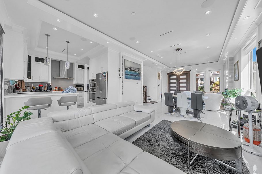 768 E 58th Avenue Vancouver, BC - 10