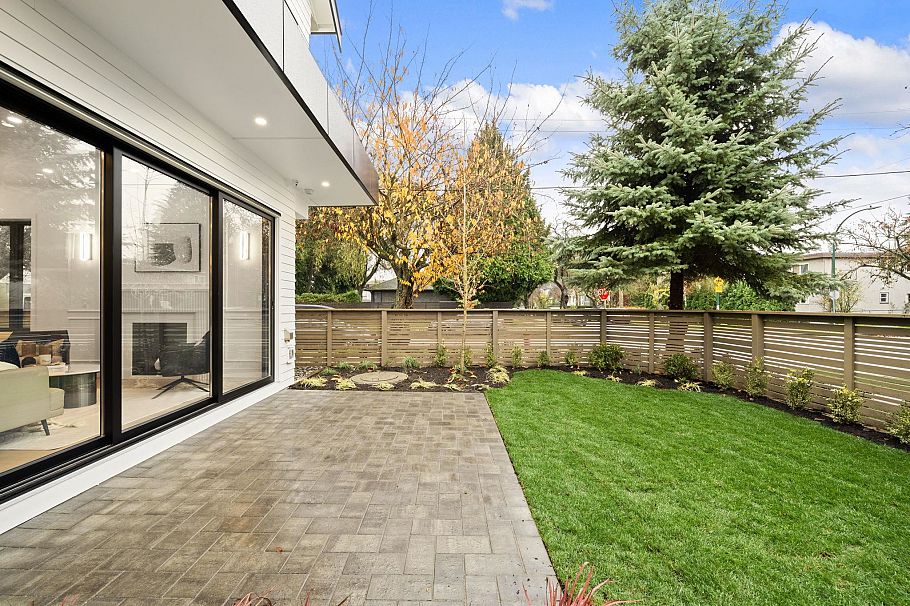 1095 E 14th Avenue Vancouver, BC - 5