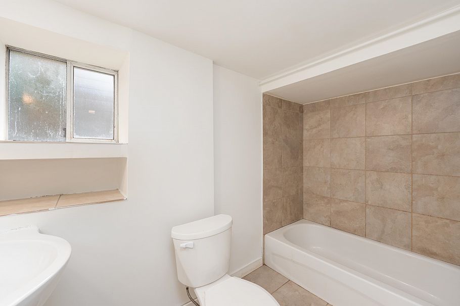 1038 E 51st Avenue Vancouver, BC - 28