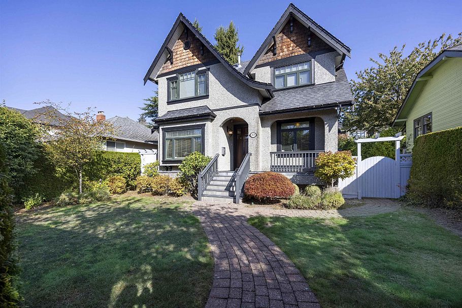 3575 W 38th Avenue Vancouver, BC - 1