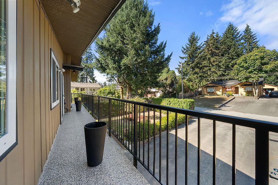 2763 Violet Street North Vancouver, BC - 16