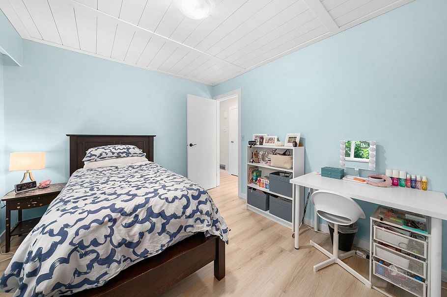 2763 Violet Street North Vancouver, BC - 24
