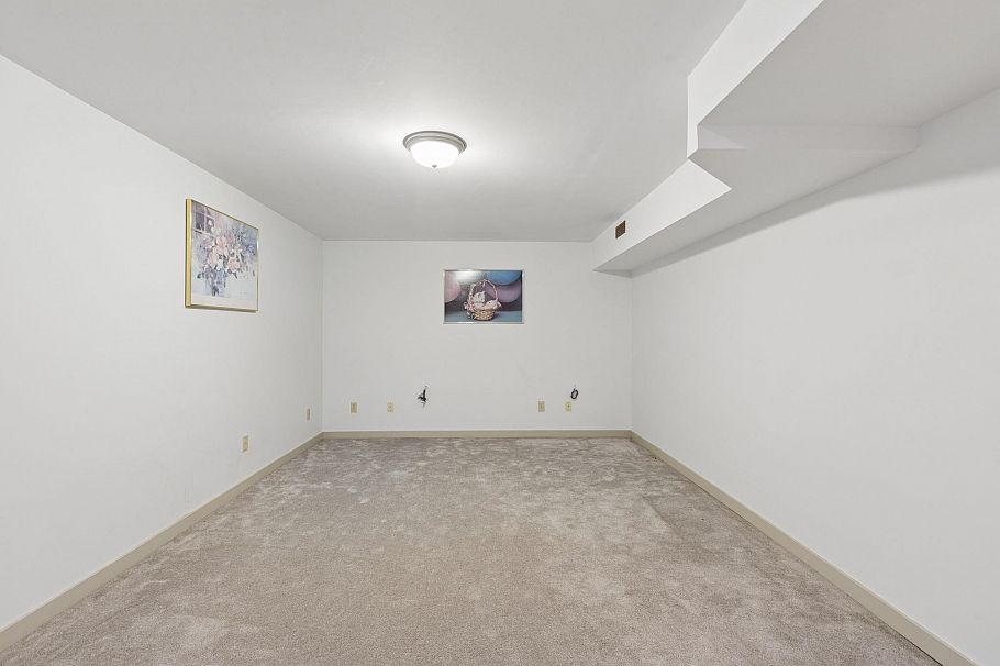 2102 Kirkstone Place North Vancouver, BC - 30