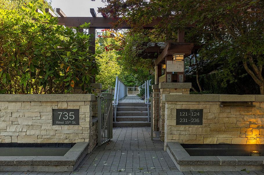 234 735 W 15th Street North Vancouver, BC - 37