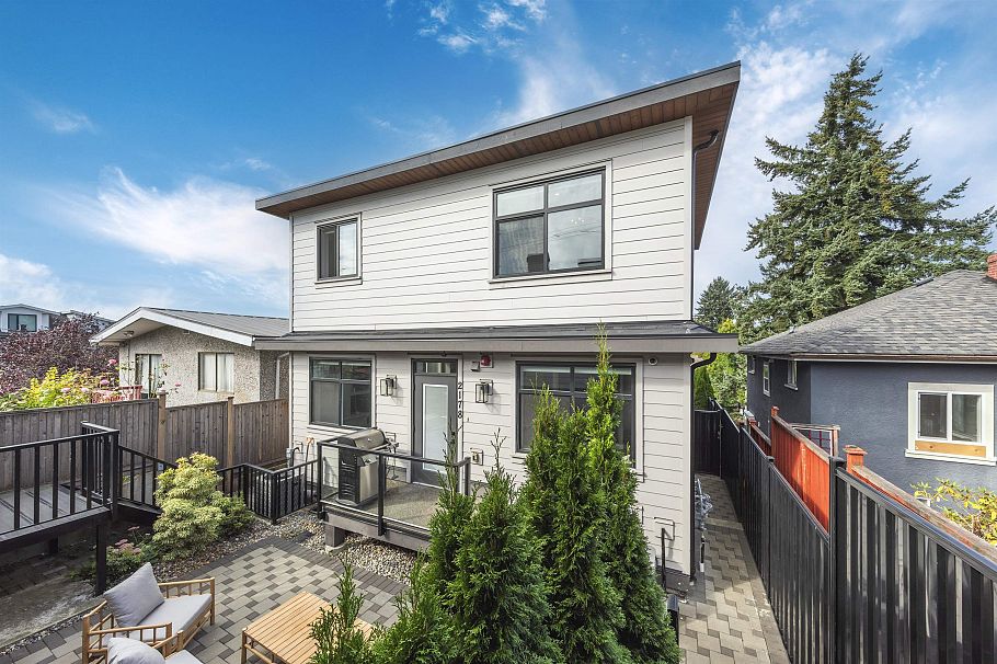 2178 Renfrew Street Vancouver, BC - 26
