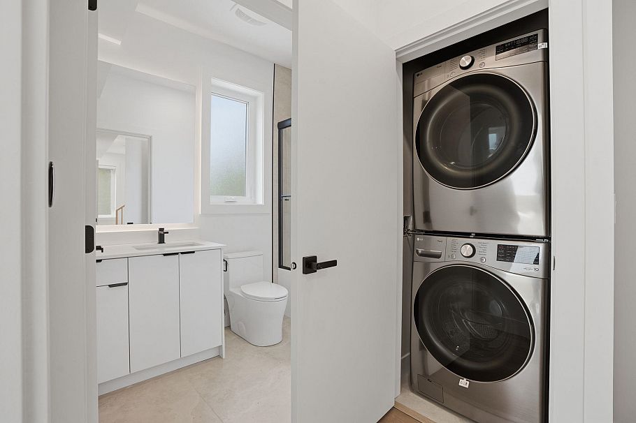 2 2438 E 20th Avenue Vancouver, BC - 32