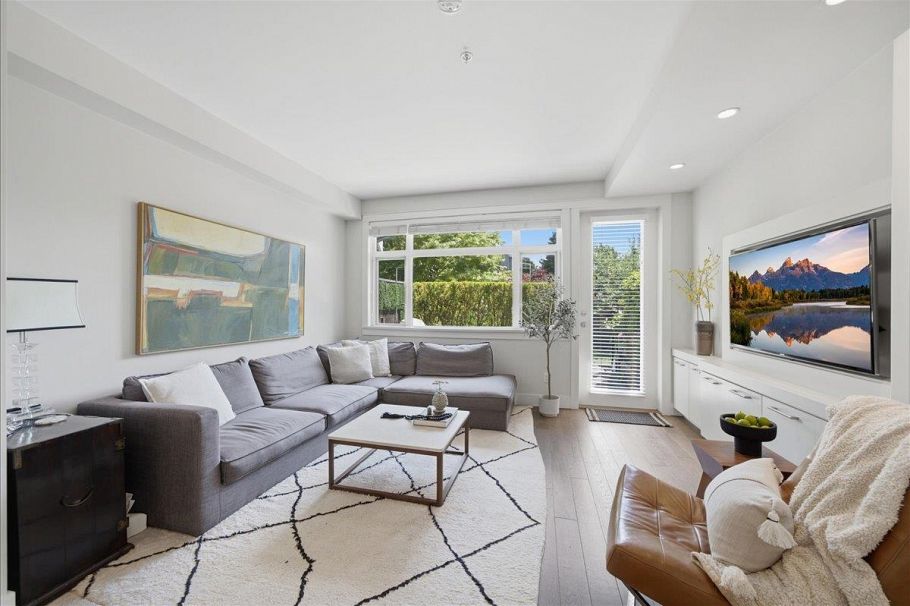 5743 St George Street Vancouver, BC - 12