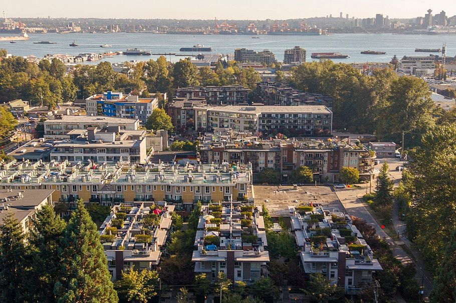 234 735 W 15th Street North Vancouver, BC - 31