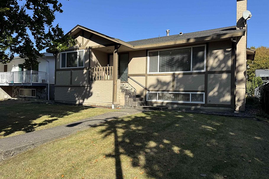 1215 E 48th Avenue Vancouver, BC - 4