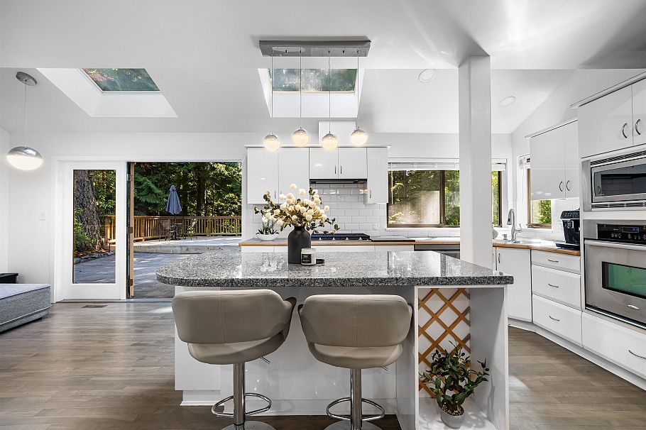 5520 Huckleberry Lane North Vancouver, BC - 12