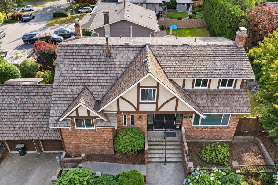 2718 Byron Place North Vancouver, BC - 30
