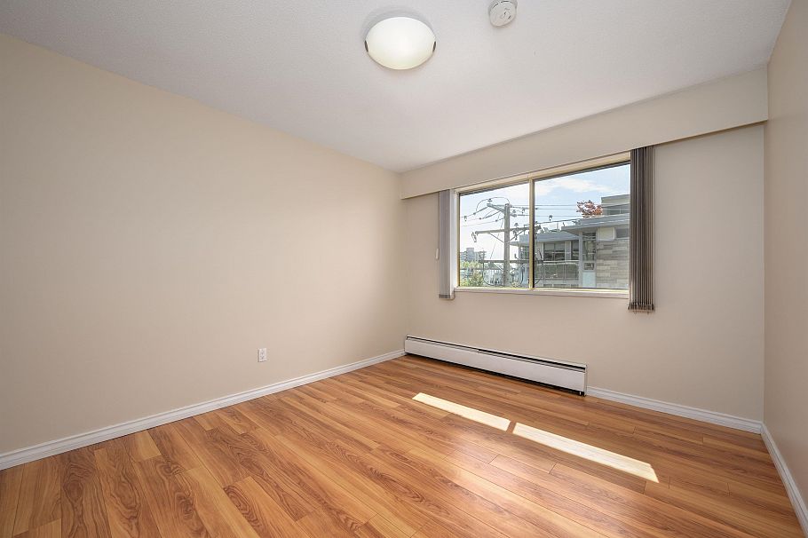 302 1345 Chesterfield Avenue North Vancouver, BC - 17