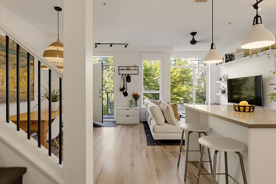 234 735 W 15th Street North Vancouver, BC - 8