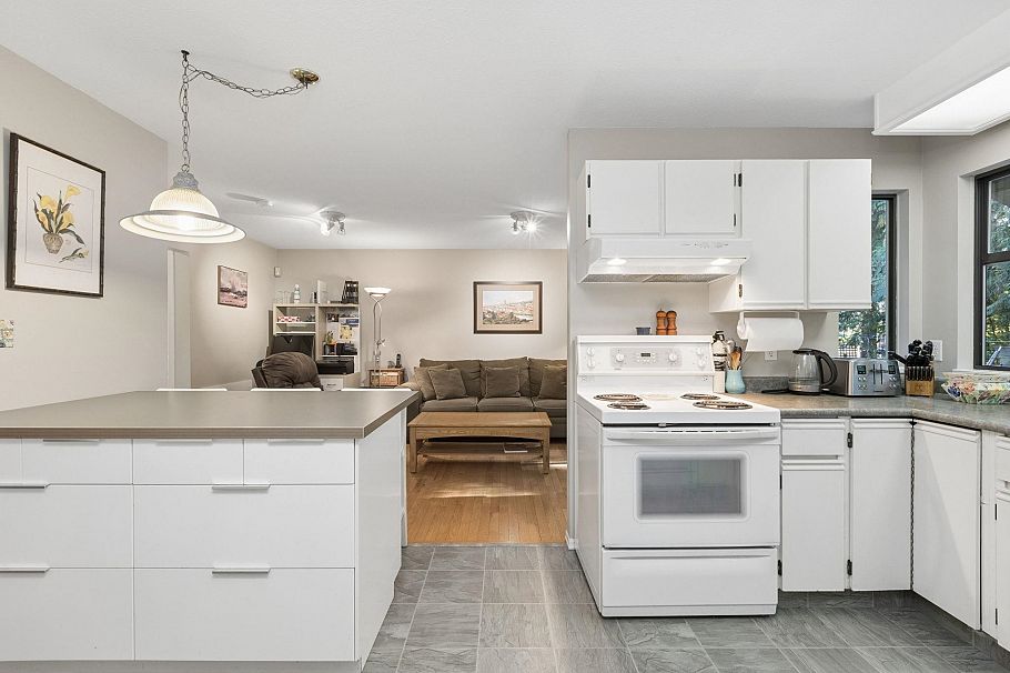 2102 Kirkstone Place North Vancouver, BC - 12