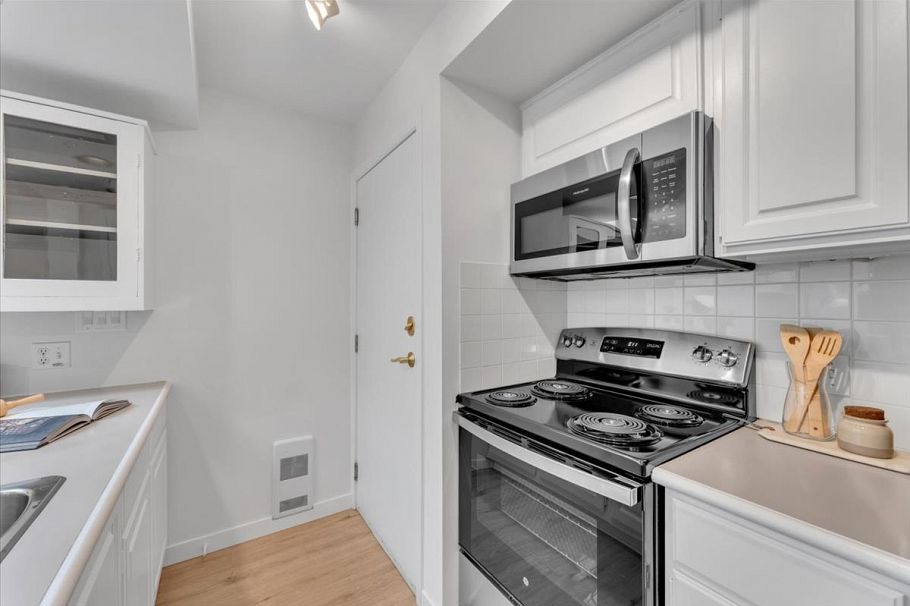 1939 W 12th Avenue Vancouver, BC - 15